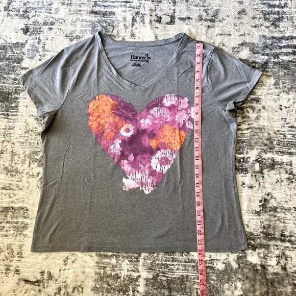 Hanes Women's V-Neck Tee Size X-Large - Picture 4 of 6